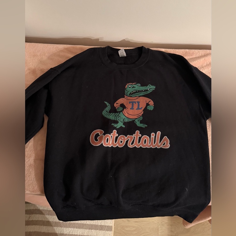 Thursday Lines Gatortails Crewneck